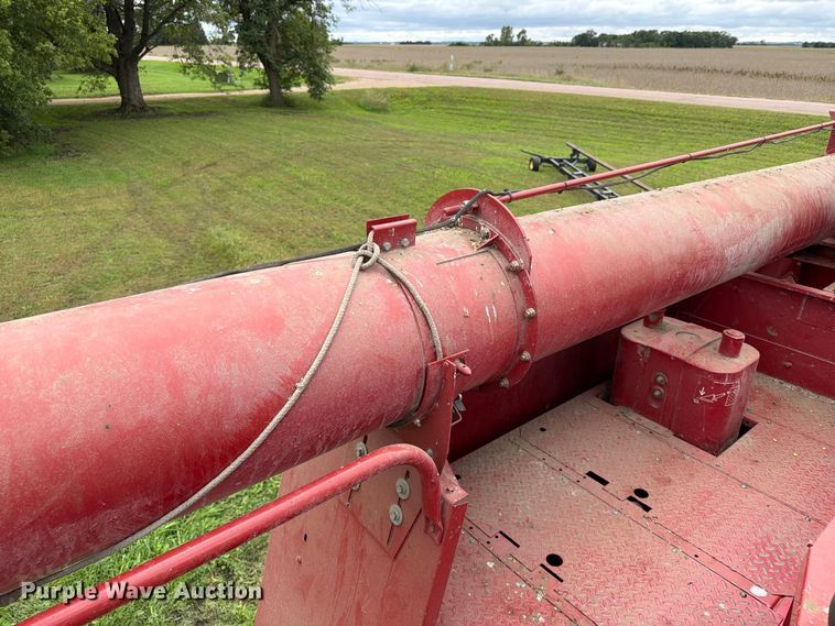 image for item FT6777 1995 Case 2144 Axial-Flow combine