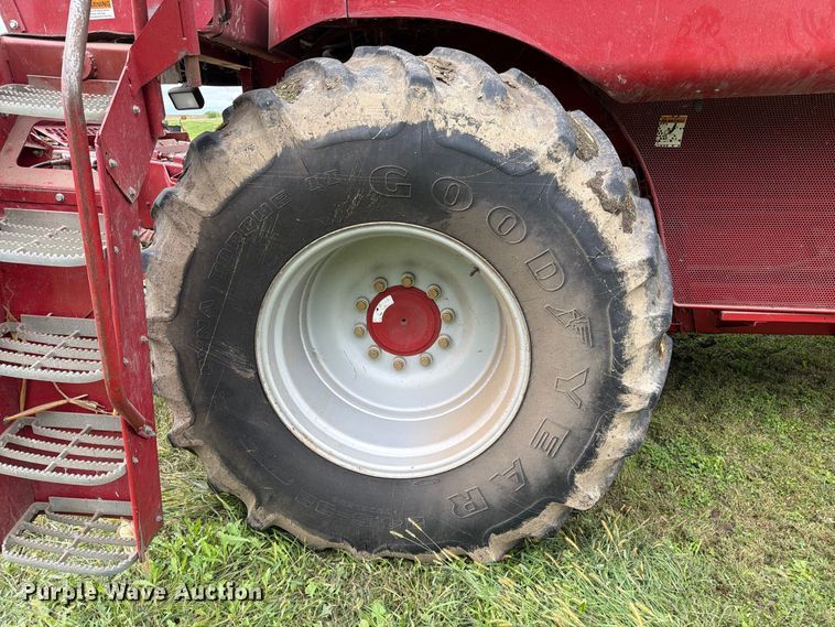 image for item FT6777 1995 Case 2144 Axial-Flow combine