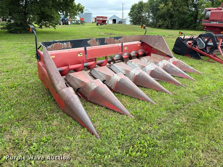 image for item FT6779 Case 1063 corn head