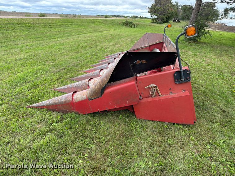 image for item FT6779 Case 1063 corn head