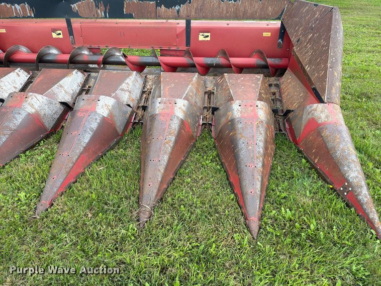 image for item FT6779 Case 1063 corn head