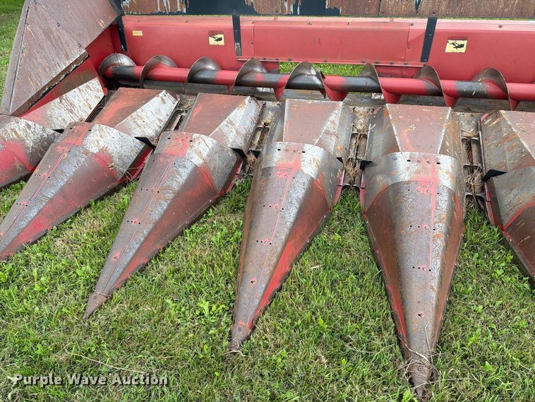 image for item FT6779 Case 1063 corn head