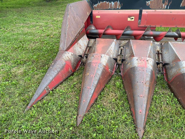 image for item FT6779 Case 1063 corn head