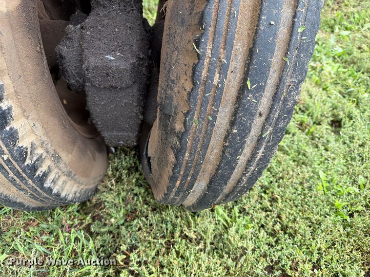image for item FT6783 1963 John Deere 2010 tractor
