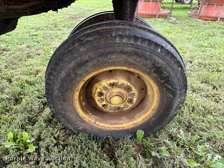 image for item FT6783 1963 John Deere 2010 tractor