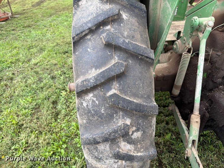image for item FT6783 1963 John Deere 2010 tractor