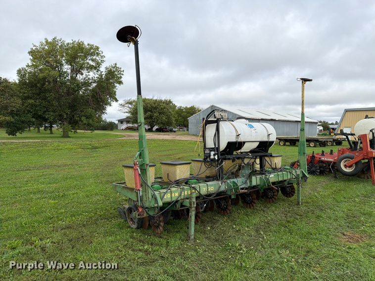 image for item FT6786 John Deere 7100 planter