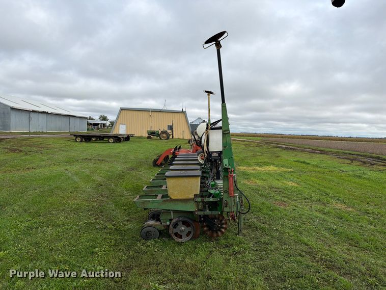 image for item FT6786 John Deere 7100 planter