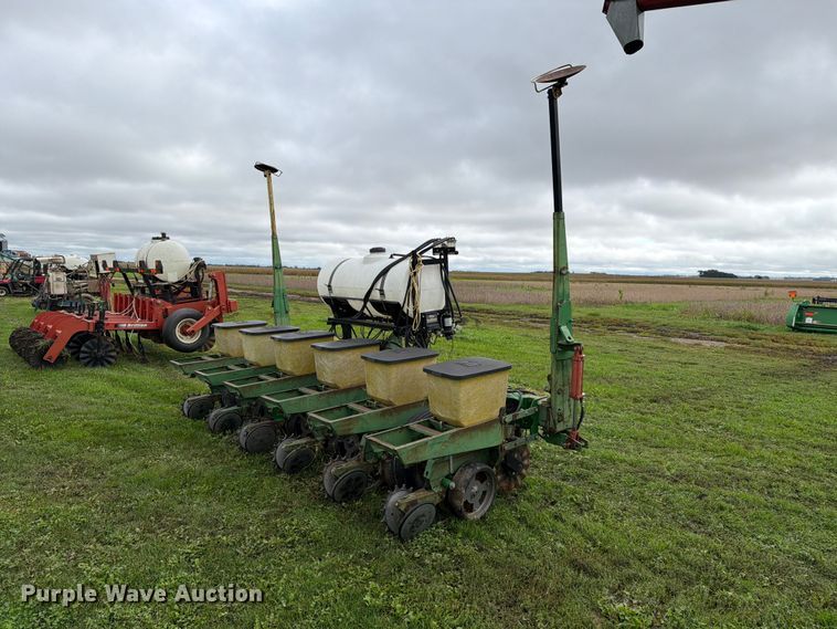 image for item FT6786 John Deere 7100 planter