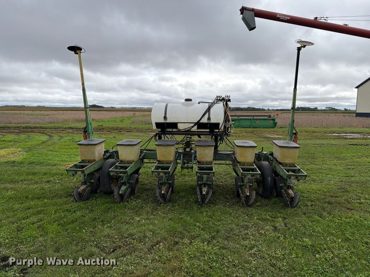 image for item FT6786 John Deere 7100 planter