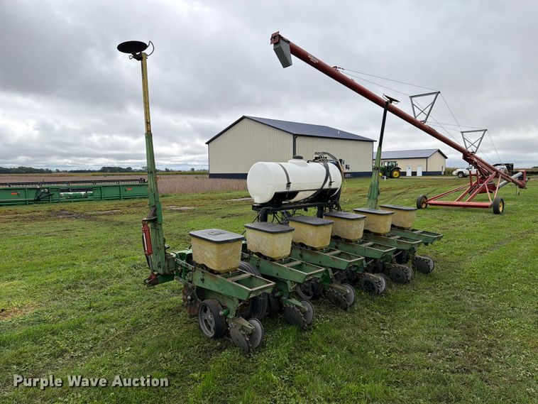 image for item FT6786 John Deere 7100 planter