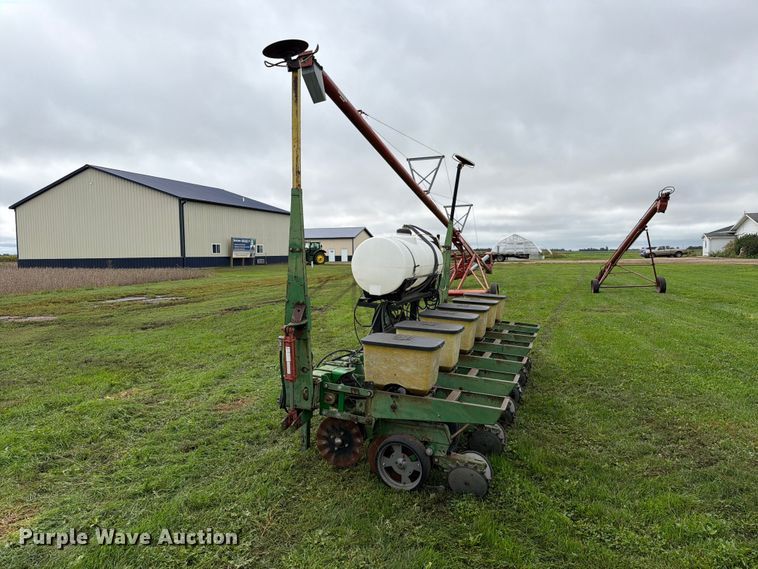 image for item FT6786 John Deere 7100 planter