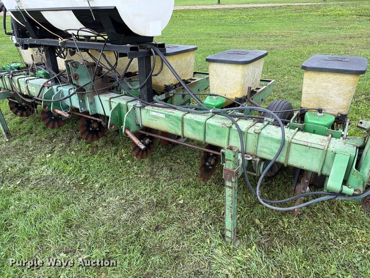 image for item FT6786 John Deere 7100 planter