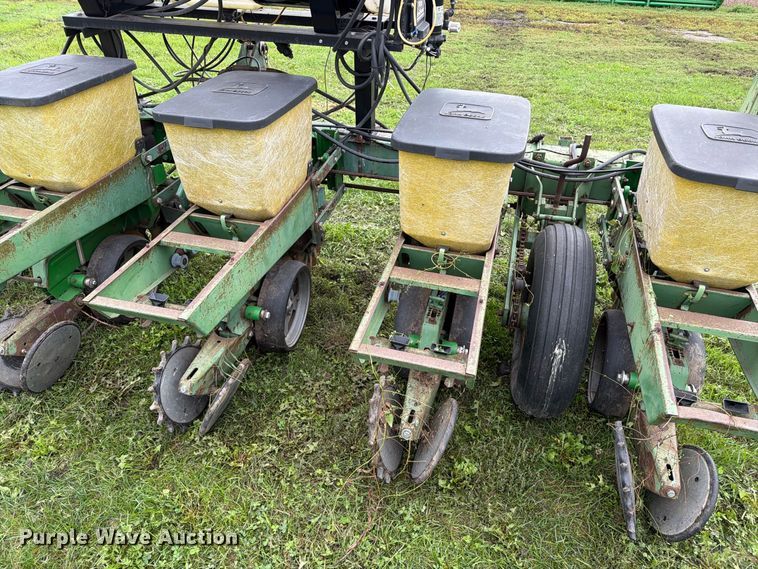 image for item FT6786 John Deere 7100 planter