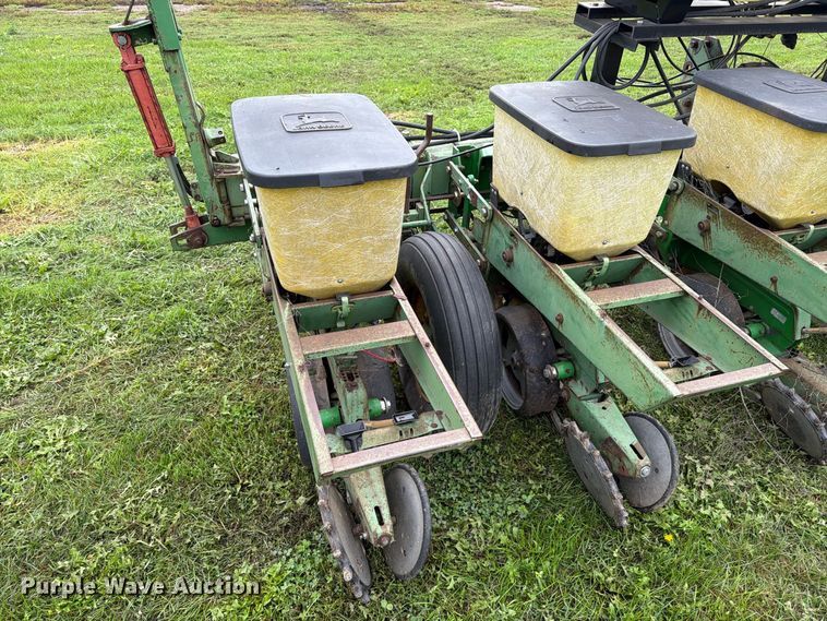 image for item FT6786 John Deere 7100 planter