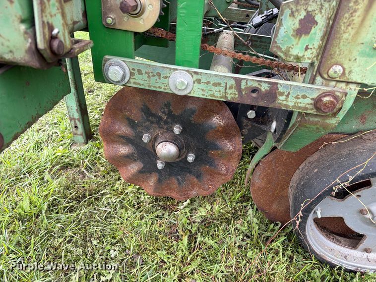 image for item FT6786 John Deere 7100 planter