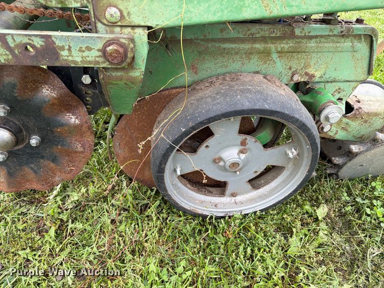 image for item FT6786 John Deere 7100 planter