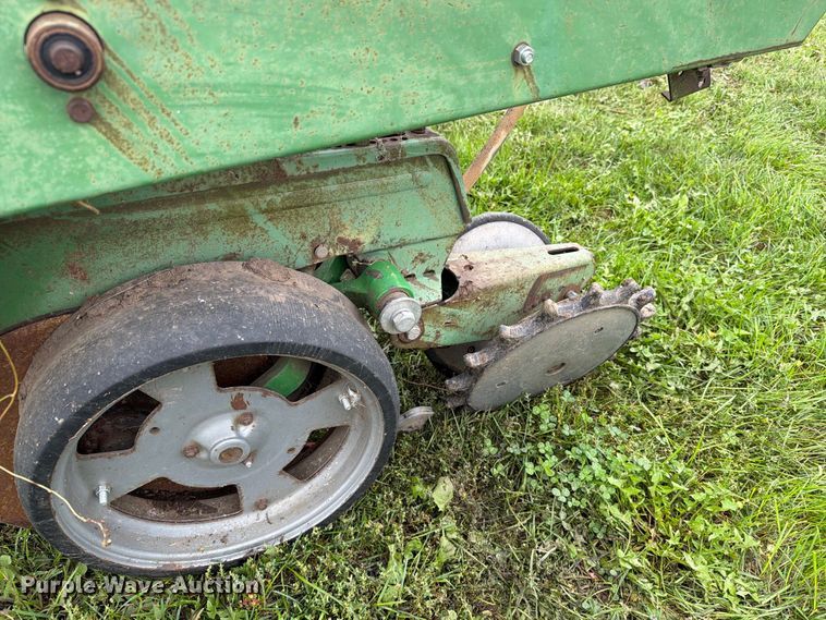 image for item FT6786 John Deere 7100 planter