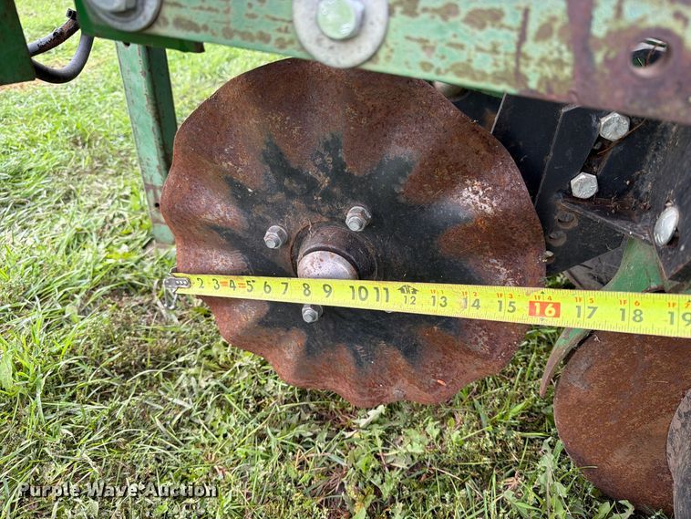 image for item FT6786 John Deere 7100 planter