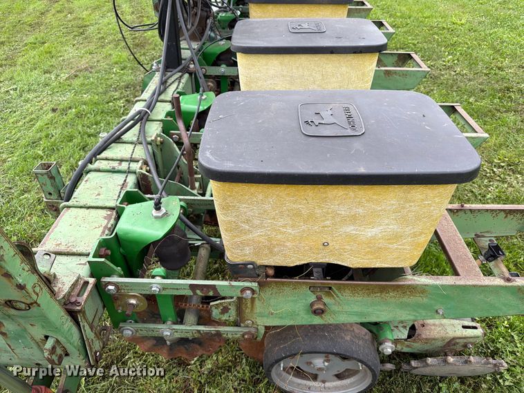 image for item FT6786 John Deere 7100 planter
