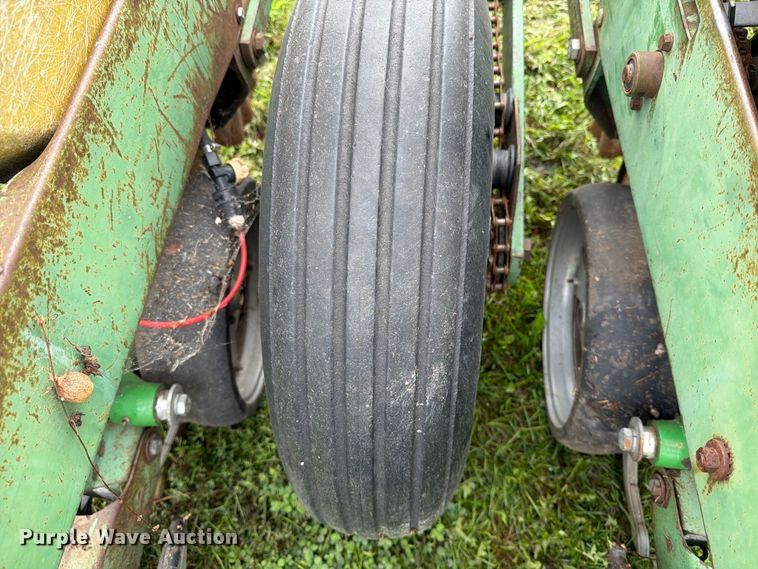 image for item FT6786 John Deere 7100 planter