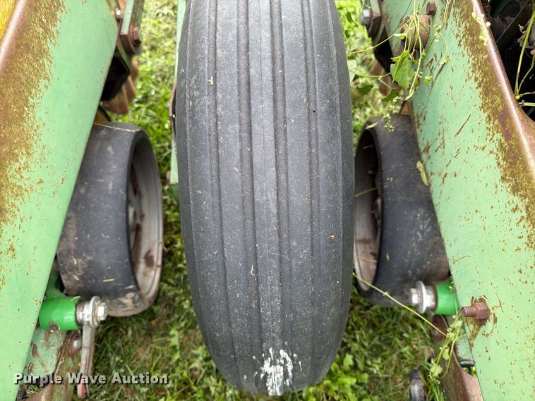 image for item FT6786 John Deere 7100 planter