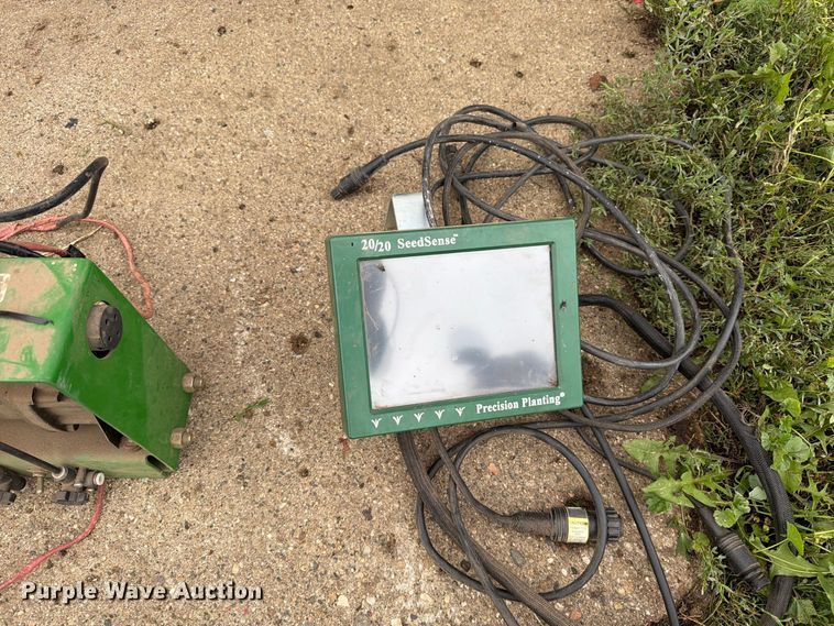 image for item FT6786 John Deere 7100 planter