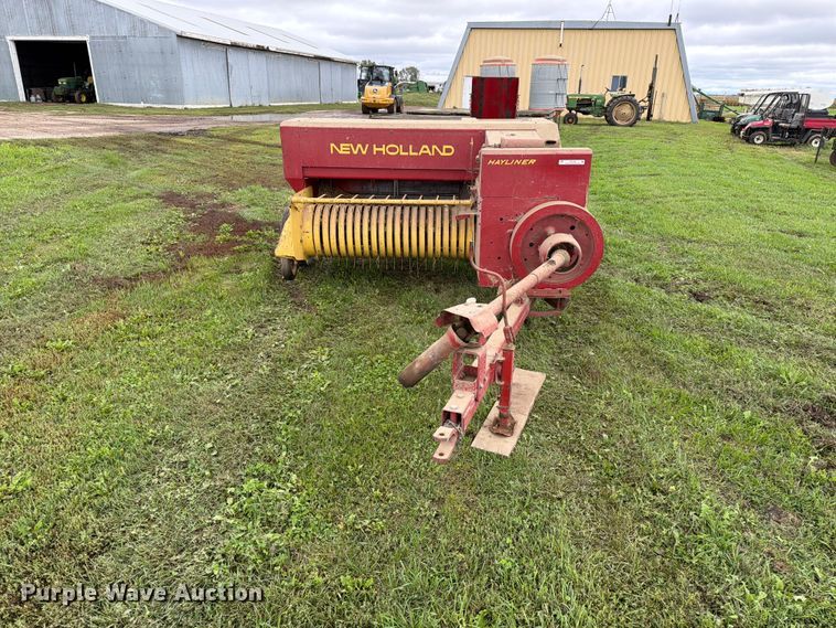 image for item FT6789 New Holland 311 small square baler
