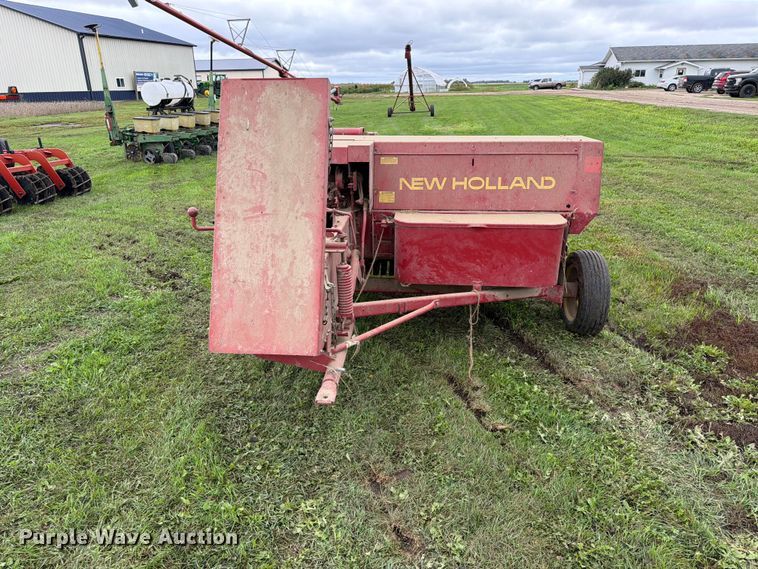 image for item FT6789 New Holland 311 small square baler