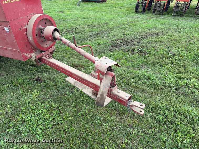 image for item FT6789 New Holland 311 small square baler