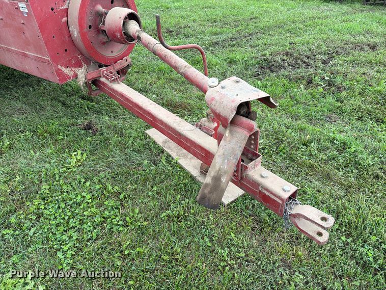 image for item FT6789 New Holland 311 small square baler
