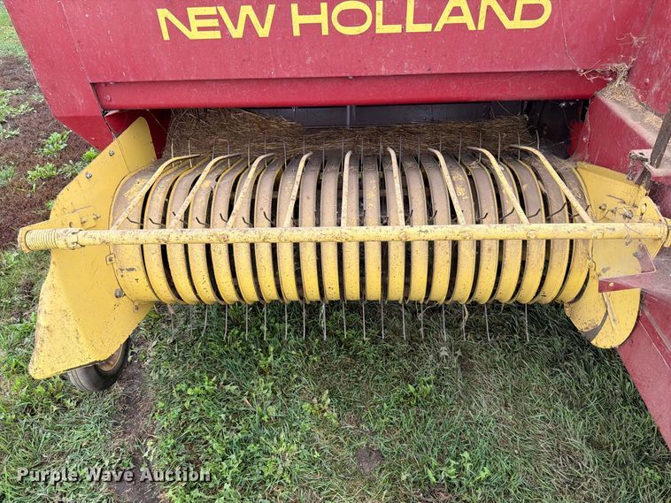 image for item FT6789 New Holland 311 small square baler
