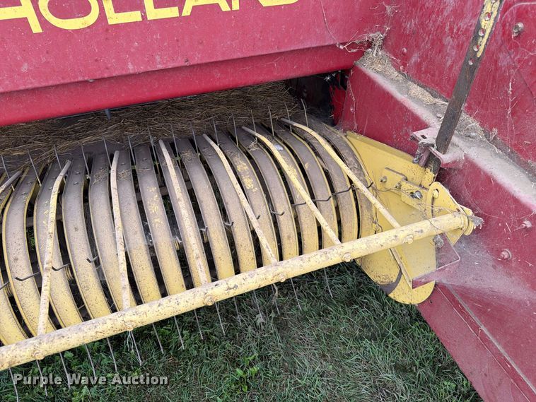 image for item FT6789 New Holland 311 small square baler