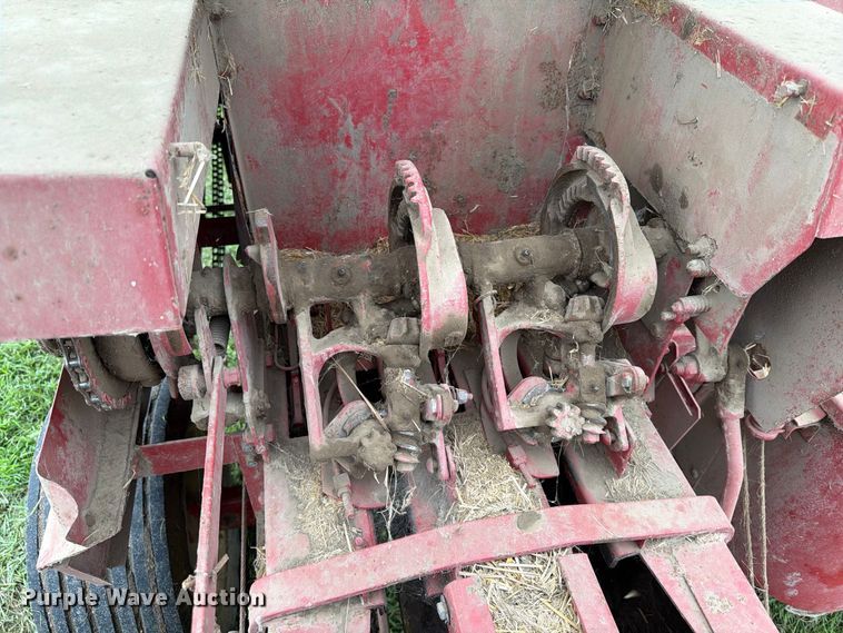 image for item FT6789 New Holland 311 small square baler