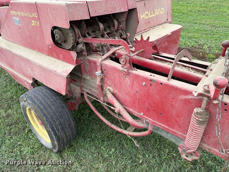 image for item FT6789 New Holland 311 small square baler