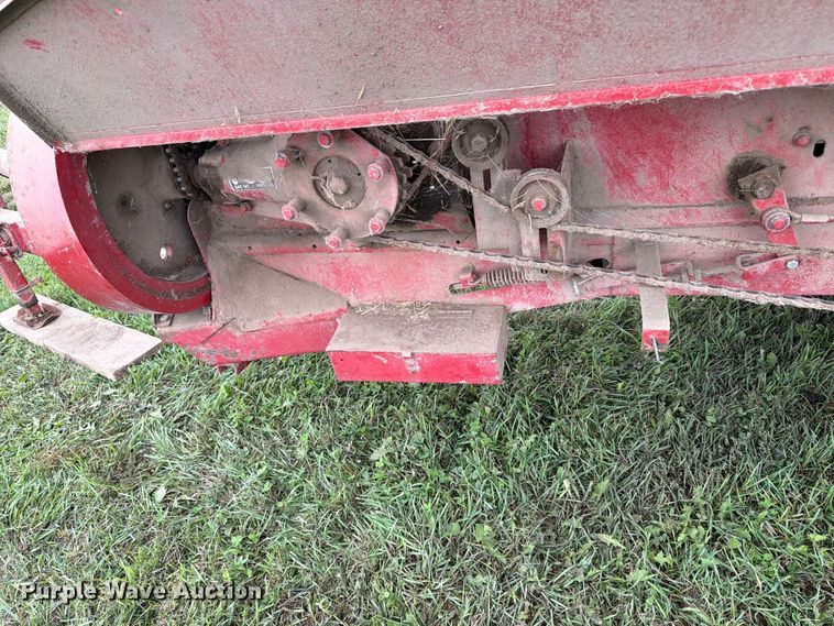 image for item FT6789 New Holland 311 small square baler