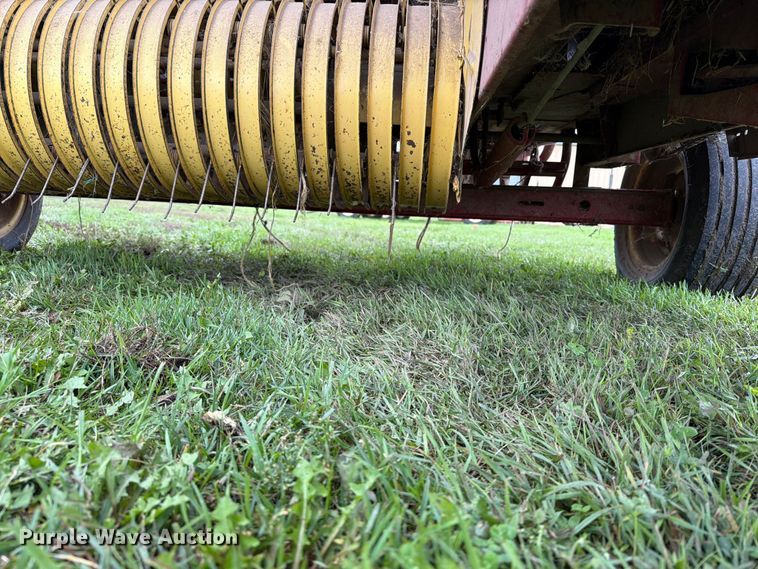 image for item FT6789 New Holland 311 small square baler