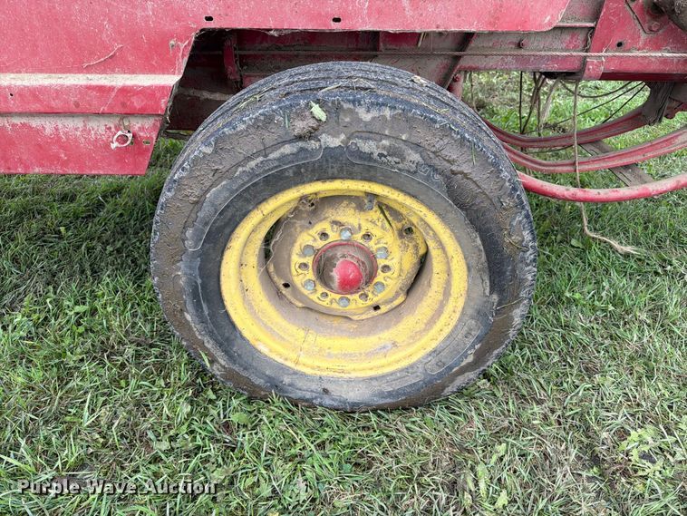 image for item FT6789 New Holland 311 small square baler