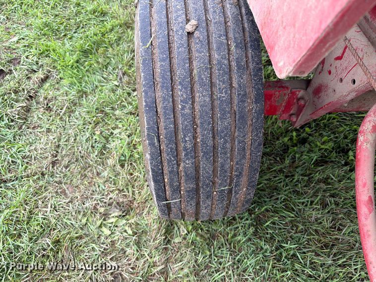 image for item FT6789 New Holland 311 small square baler