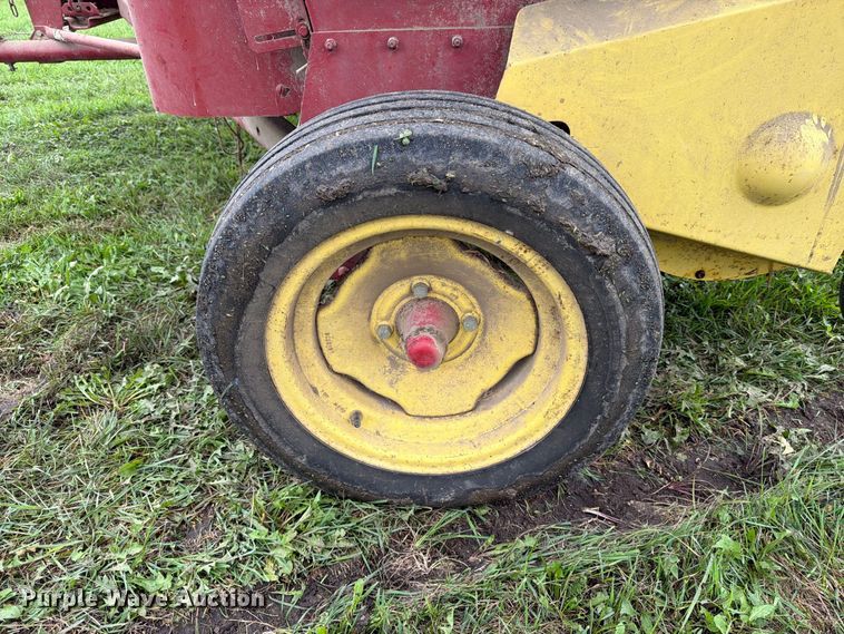 image for item FT6789 New Holland 311 small square baler