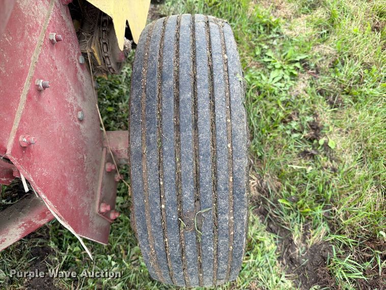 image for item FT6789 New Holland 311 small square baler