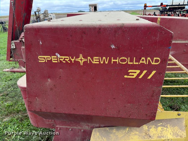 image for item FT6789 New Holland 311 small square baler