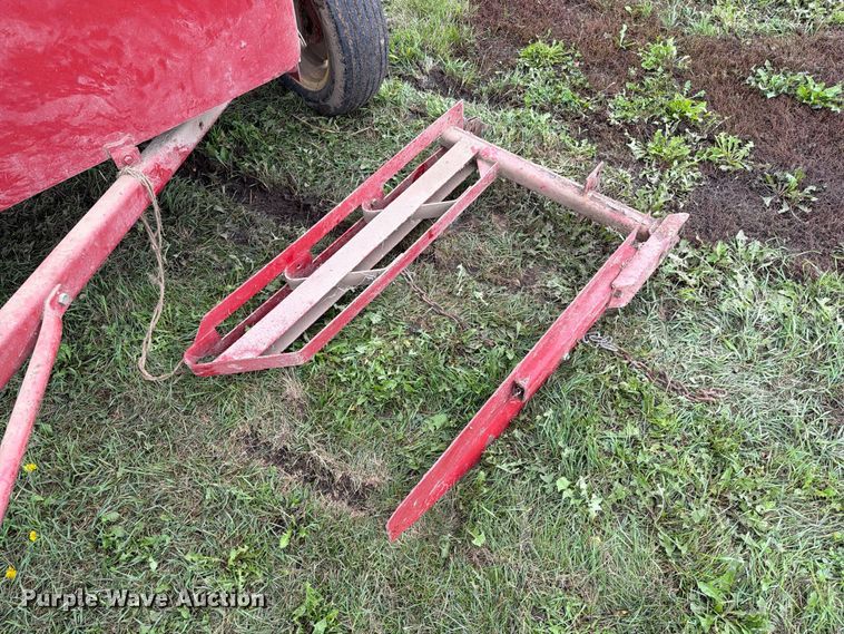 image for item FT6789 New Holland 311 small square baler