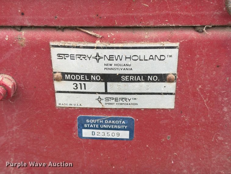 image for item FT6789 New Holland 311 small square baler
