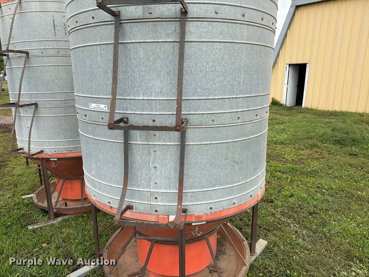 image for item FT6790 (2) feeders
