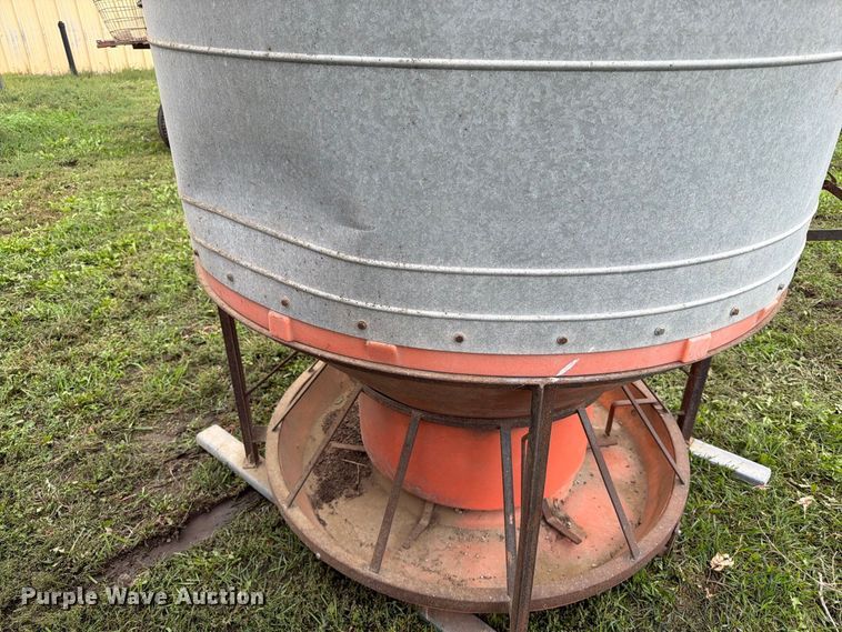 image for item FT6790 (2) feeders