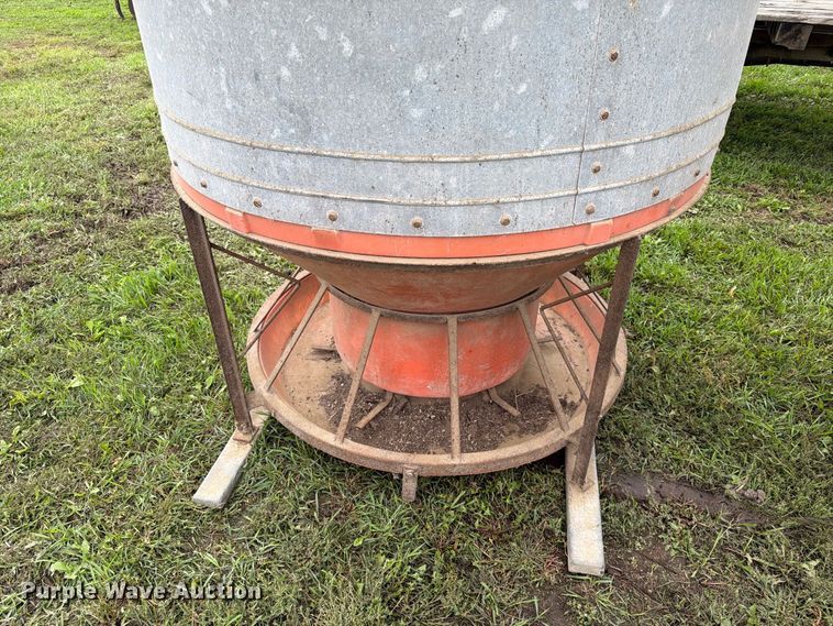 image for item FT6790 (2) feeders