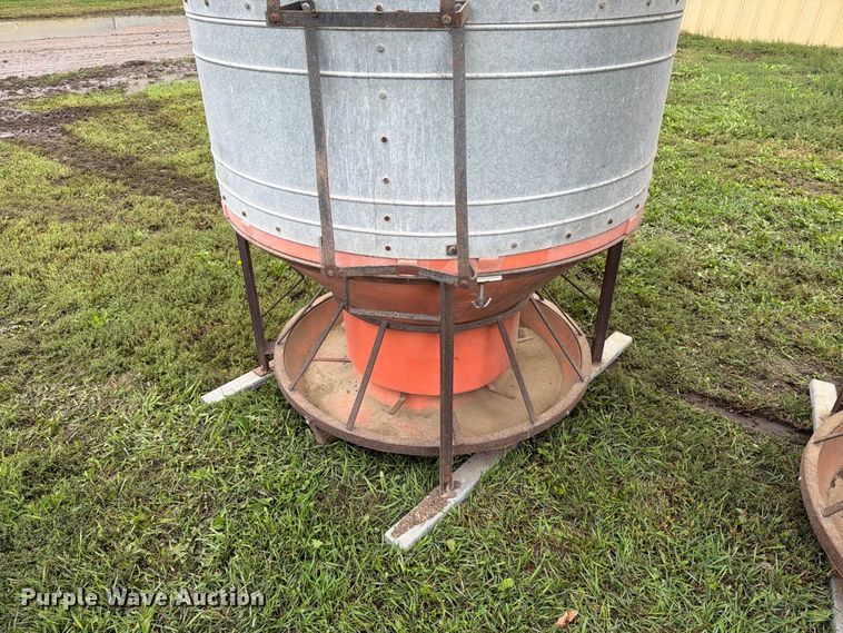 image for item FT6790 (2) feeders