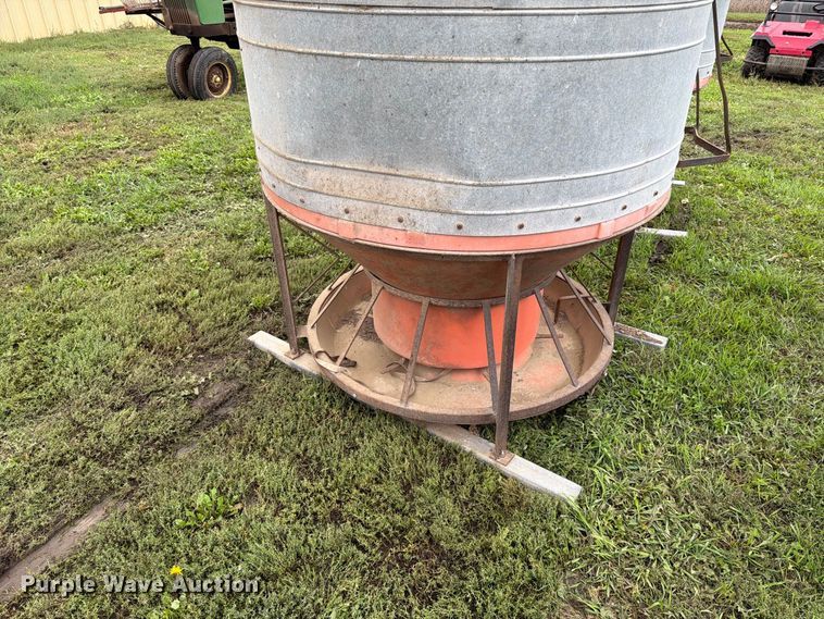 image for item FT6790 (2) feeders