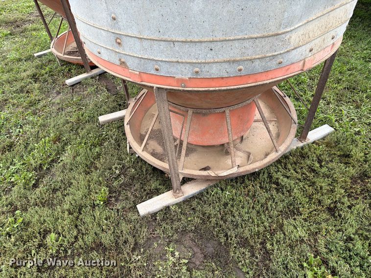 image for item FT6790 (2) feeders